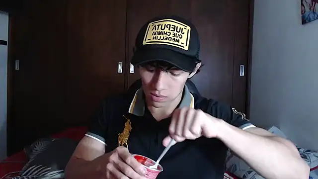 Snapshot of aresholland chatting on January 6, 2025, 2:15 am aresholland online show from January 6, 2025, 2:15 am