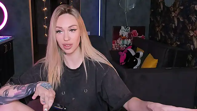 Blckmirrorr online show from November 11, 2025, 8:25 pm