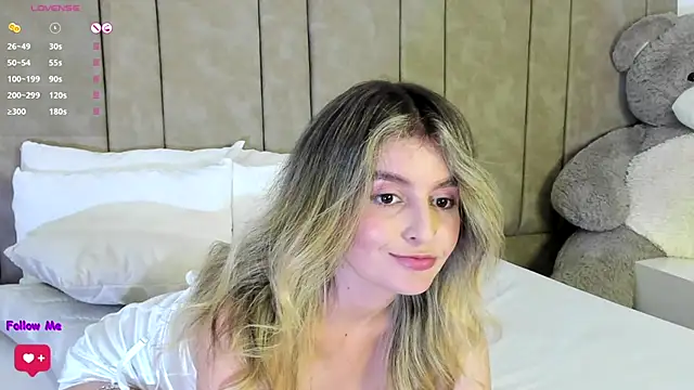 Snapshot of Isabellacharm chatting on March 11, 2025, 8:20 pm Isabellacharm online show from March 11, 2025, 8:20 pm