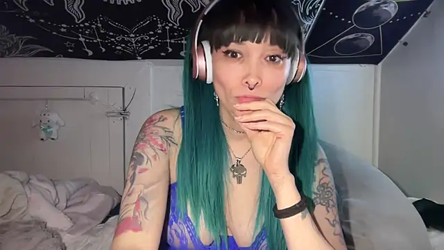 Snapshot of FRRANNKIE chatting on February 6, 2025, 10:21 pm FRRANNKIE online show from February 6, 2025, 10:21 pm