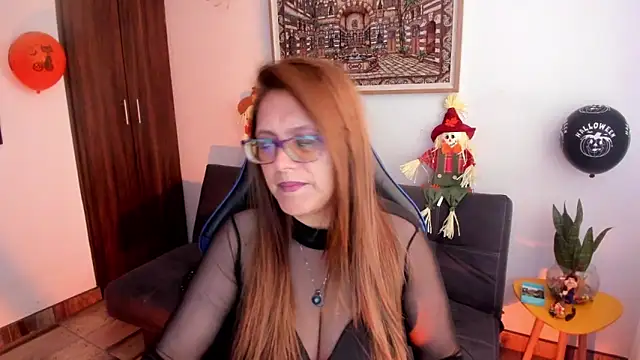 Snapshot of Ivette_Shaira chatting on October 31, 2025, 11:18 am Ivette Shaira online show from October 31, 2025, 11:18 am