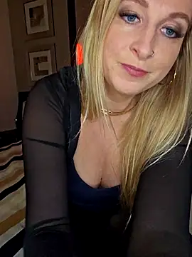 Snapshot of TARA-FUN chatting on November 7, 2025, 6:23 pm TARA-FUN online show from November 7, 2025, 6:23 pm