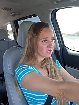 Snapshot of SkyelarSommer chatting on February 25, 2026, 5:35 pm SkyelarSommer online show from February 25, 2026, 5:35 pm