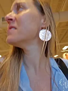 Snapshot of SkyelarSommer chatting on January 19, 2026, 4:11 pm SkyelarSommer online show from January 19, 2026, 4:11 pm