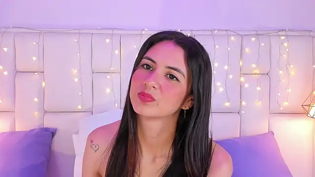 SarahSophia  online show from March 18, 2025, 5:55 pm