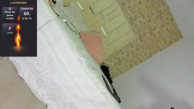 MissCarolinne online show from May 15, 2026, 6:22 am