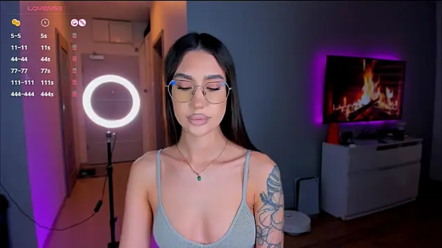 HannaHey online show from October 21, 2025, 1:43 pm