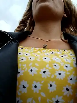 Snapshot of Misscata1106 chatting on December 21, 2025, 7:37 pm Misscata1106 online show from December 21, 2025, 7:37 pm