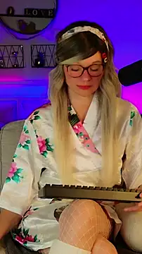 Kittychatte online show from May 12, 2026, 8:04 pm