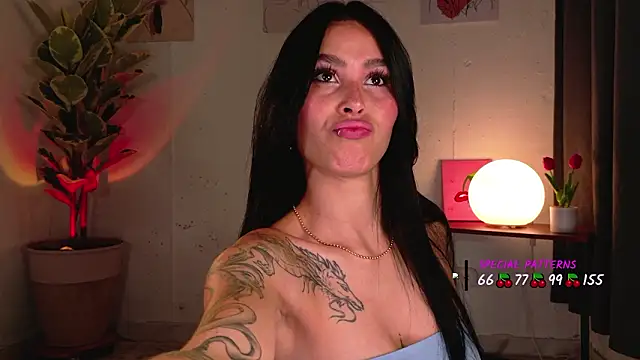 Snapshot of carolinerousev chatting on March 4, 2026, 8:38 pm carolinerousev online show from March 4, 2026, 8:38 pm