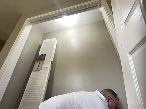 Snapshot of 13B_MasterGunner chatting on June 20, 2026, 4:12 pm 13B MasterGunner online show from June 20, 2026, 4:12 pm