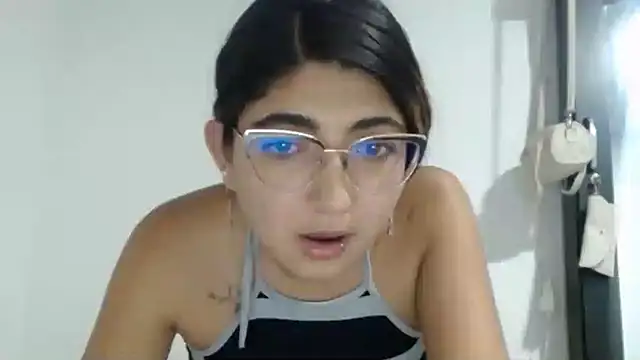 Snapshot of esteni chatting on March 19, 2025, 1:54 am esteni online show from March 19, 2025, 1:54 am