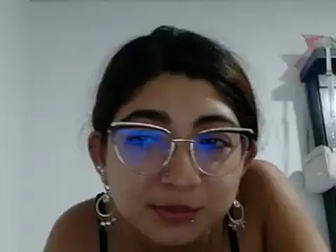 Snapshot of esteni chatting on December 16, 2024, 5:38 am esteni online show from December 16, 2024, 5:38 am