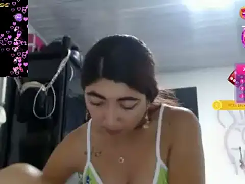 Snapshot of esteni chatting on December 12, 2024, 3:54 am esteni online show from December 12, 2024, 3:54 am