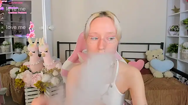 Katia Kim online show from May 22, 2026, 5:27 am