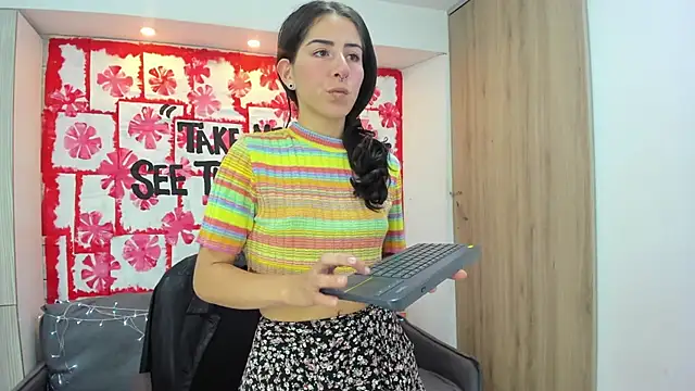 Snapshot of Mhelanny2 chatting on February 15, 2025, 5:50 pm Mhelanny2 online show from February 15, 2025, 5:50 pm