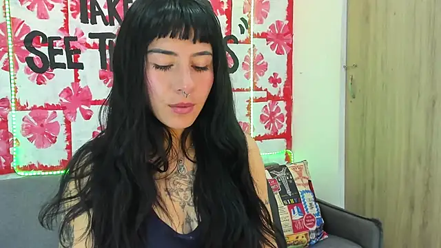 Snapshot of Mhelanny2 chatting on March 20, 2025, 7:47 am Mhelanny2 online show from March 20, 2025, 7:47 am
