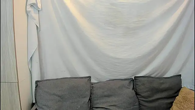 Mhelanny2 online show from December 15, 2025, 6:47 pm