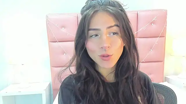 Snapshot of Mhelanny2 chatting on February 22, 2025, 8:18 am Mhelanny2 online show from February 22, 2025, 8:18 am