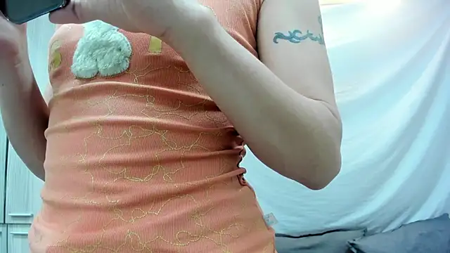 Mhelanny2 online show from March 4, 2026, 5:10 pm