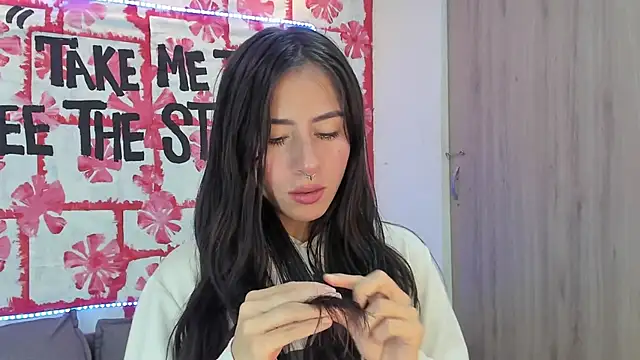 Snapshot of Mhelanny2 chatting on March 14, 2025, 4:21 am Mhelanny2 online show from March 14, 2025, 4:21 am