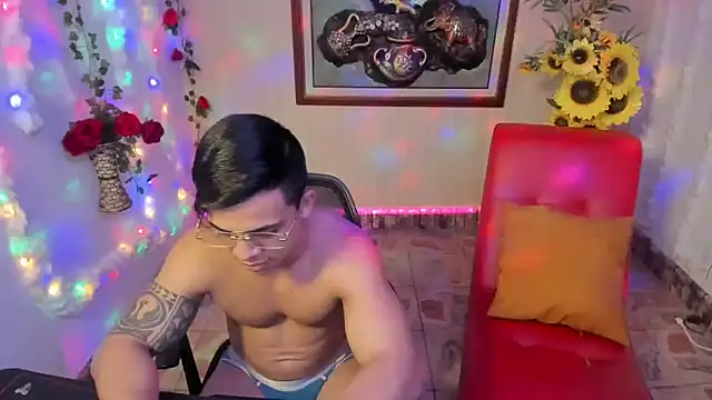 Snapshot of TheMuscularVenezuelanMan chatting on March 4, 2025, 8:27 pm TheMuscularVenezuelanMan online show from March 4, 2025, 8:27 pm