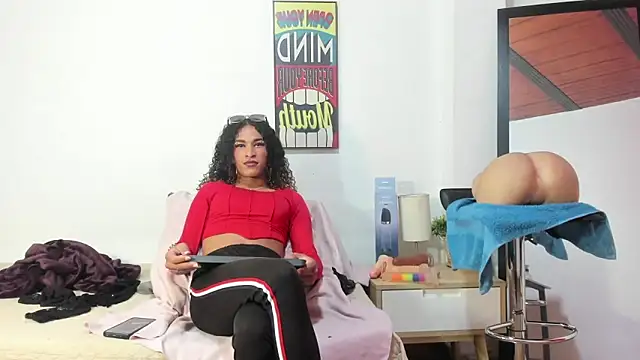 StefanyMiler online show from December 4, 2025, 6:29 pm