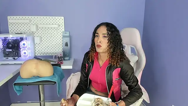 Snapshot of StefanyMiler chatting on September 12, 2025, 8:30 pm StefanyMiler online show from September 12, 2025, 8:30 pm