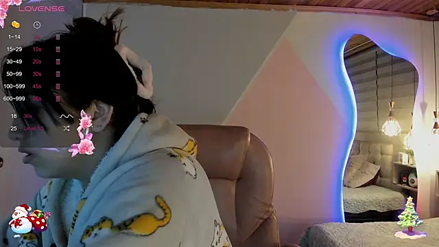 cristal  hot 1 online show from November 23, 2025, 5:17 am