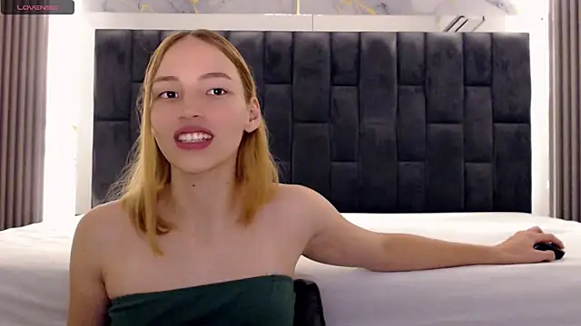 Snapshot of WhiteSun_01 chatting on February 17, 2025, 3:55 pm WhiteSun 01 online show from February 17, 2025, 3:55 pm