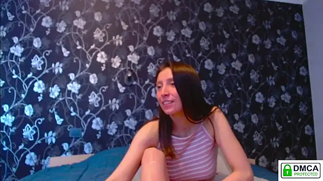 Snapshot of Sophi_Cute chatting on April 20, 2026, 11:35 am Sophi Cute online show from April 20, 2026, 11:35 am