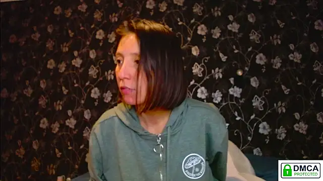 Snapshot of Sophi_Cute chatting on May 13, 2026, 12:45 pm Sophi Cute online show from May 13, 2026, 12:45 pm