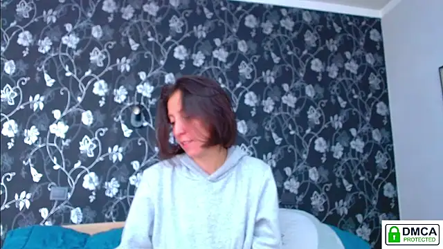 Snapshot of Sophi_Cute chatting on May 14, 2026, 12:57 pm Sophi Cute online show from May 14, 2026, 12:57 pm