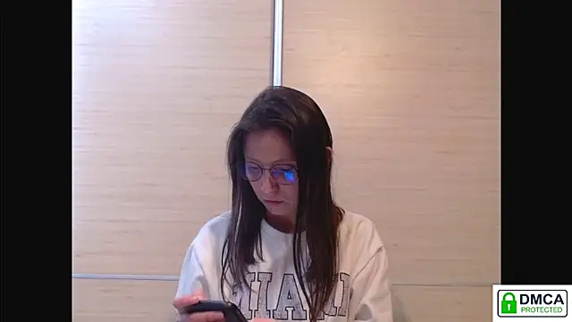 Snapshot of Sophi_Cute chatting on April 18, 2026, 11:45 am Sophi Cute online show from April 18, 2026, 11:45 am