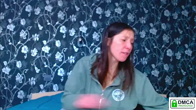 Snapshot of Sophi_Cute chatting on April 29, 2026, 12:42 pm Sophi Cute online show from April 29, 2026, 12:42 pm
