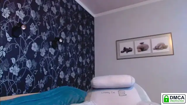 Snapshot of Sophi_Cute chatting on May 2, 2026, 12:21 pm Sophi Cute online show from May 2, 2026, 12:21 pm