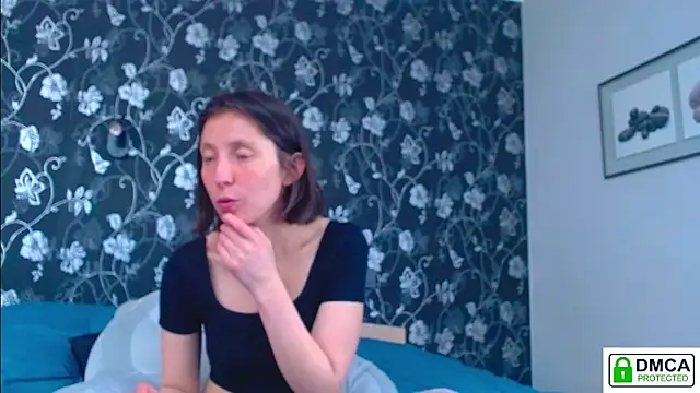 Snapshot of Sophi_Cute chatting on May 25, 2026, 12:26 pm Sophi Cute online show from May 25, 2026, 12:26 pm