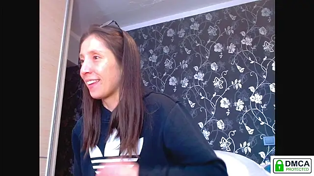 Snapshot of Sophi_Cute chatting on April 7, 2026, 12:18 pm Sophi Cute online show from April 7, 2026, 12:18 pm