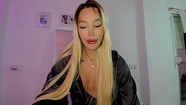  viioletweekend  online show from November 26, 2025, 5:02 pm