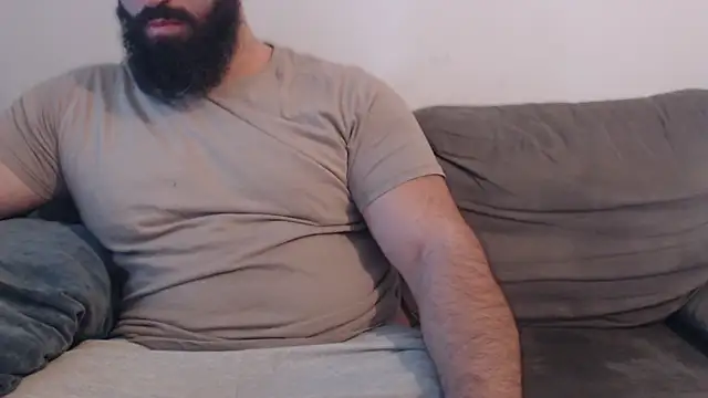 hugemachohandsome online show from May 18, 2026, 3:06 pm