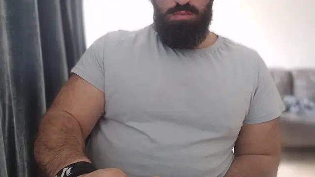 Snapshot of hugemachohandsome chatting on October 15, 2025, 10:45 am hugemachohandsome online show from October 15, 2025, 10:45 am