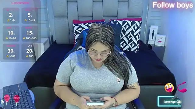 evelin zaens online show from October 4, 2025, 4:14 am