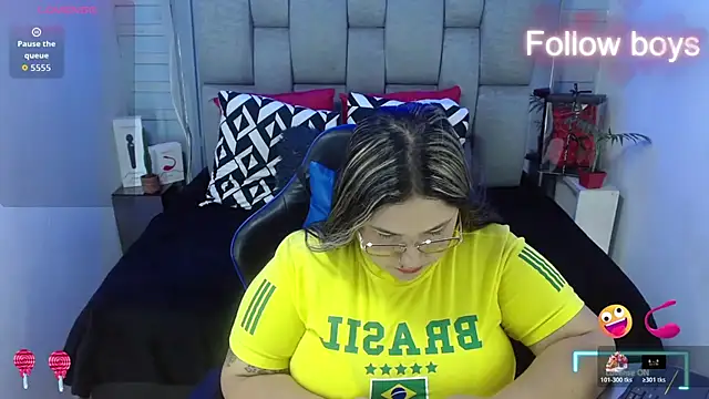 evelin zaens online show from November 9, 2025, 4:16 am