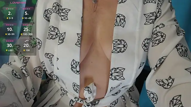 LaraStone   online show from October 24, 2025, 8:35 am