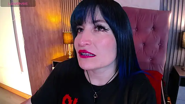 alicia moom online show from April 21, 2026, 7:53 pm