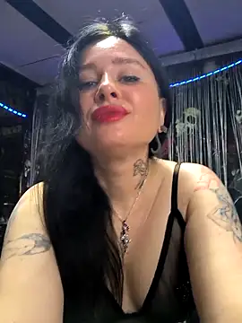 Snapshot of KikiXRed chatting on May 3, 2026, 3:22 am KikiXRed online show from May 3, 2026, 3:22 am