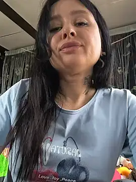 Snapshot of KikiXRed chatting on May 15, 2026, 10:24 am KikiXRed online show from May 15, 2026, 10:24 am