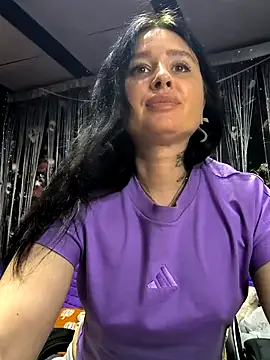 Snapshot of KikiXRed chatting on April 19, 2026, 5:25 pm KikiXRed online show from April 19, 2026, 5:25 pm