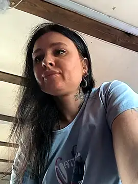 KikiXRed online show from November 26, 2025, 9:31 am