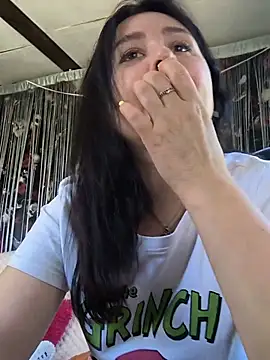 Snapshot of KikiXRed chatting on June 14, 2026, 10:27 am KikiXRed online show from June 14, 2026, 10:27 am